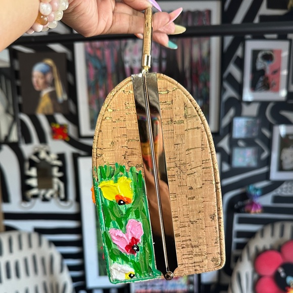 LONDON ROCK HANDPAINTED 3D WILDFLOWERS CORK BAG - Picture 2 of 4